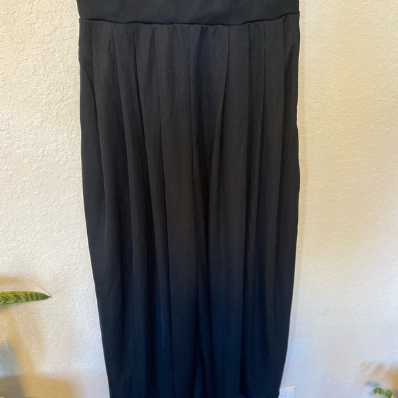 NWT HALARA vneck black jumpsuit, side pockets, short sleeve, straight leg flowy - Picture 4 of 9